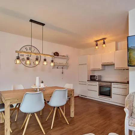 Alpen Diamond Penthouse & شقة